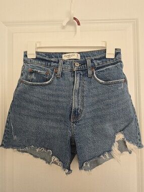 Abercrombie 4" Mom Short Curve Love